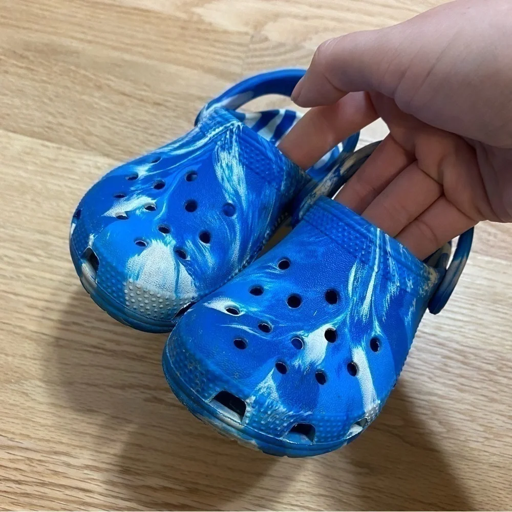 Crocs Blue Sandals Speckled Sz 3 Kids Baby Shoes Closed Toe